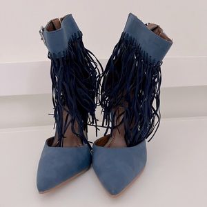 Beautiful brand new casual heels!!!